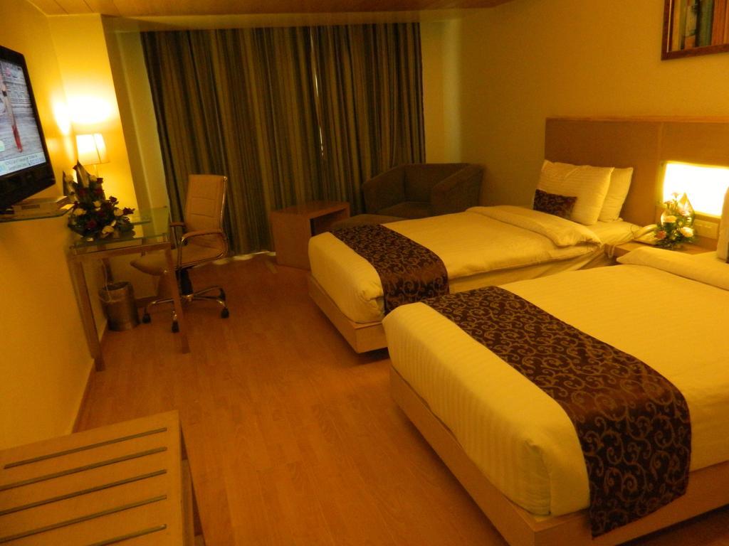 Park Maple Hotel Амритсар Екстериор снимка